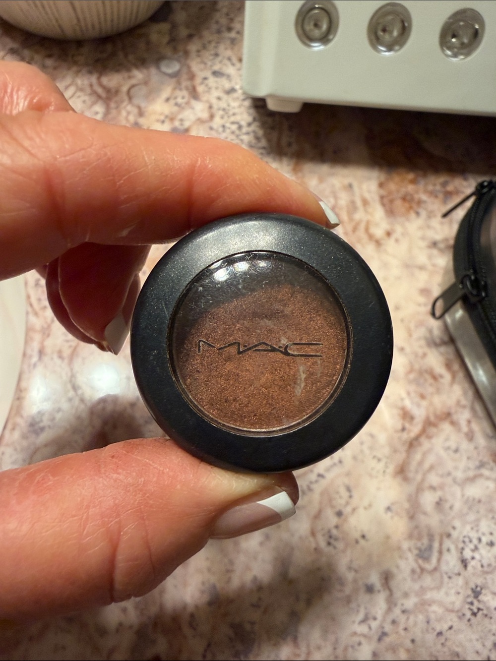 MAC Cosmetics Eyeshadow in antiqued